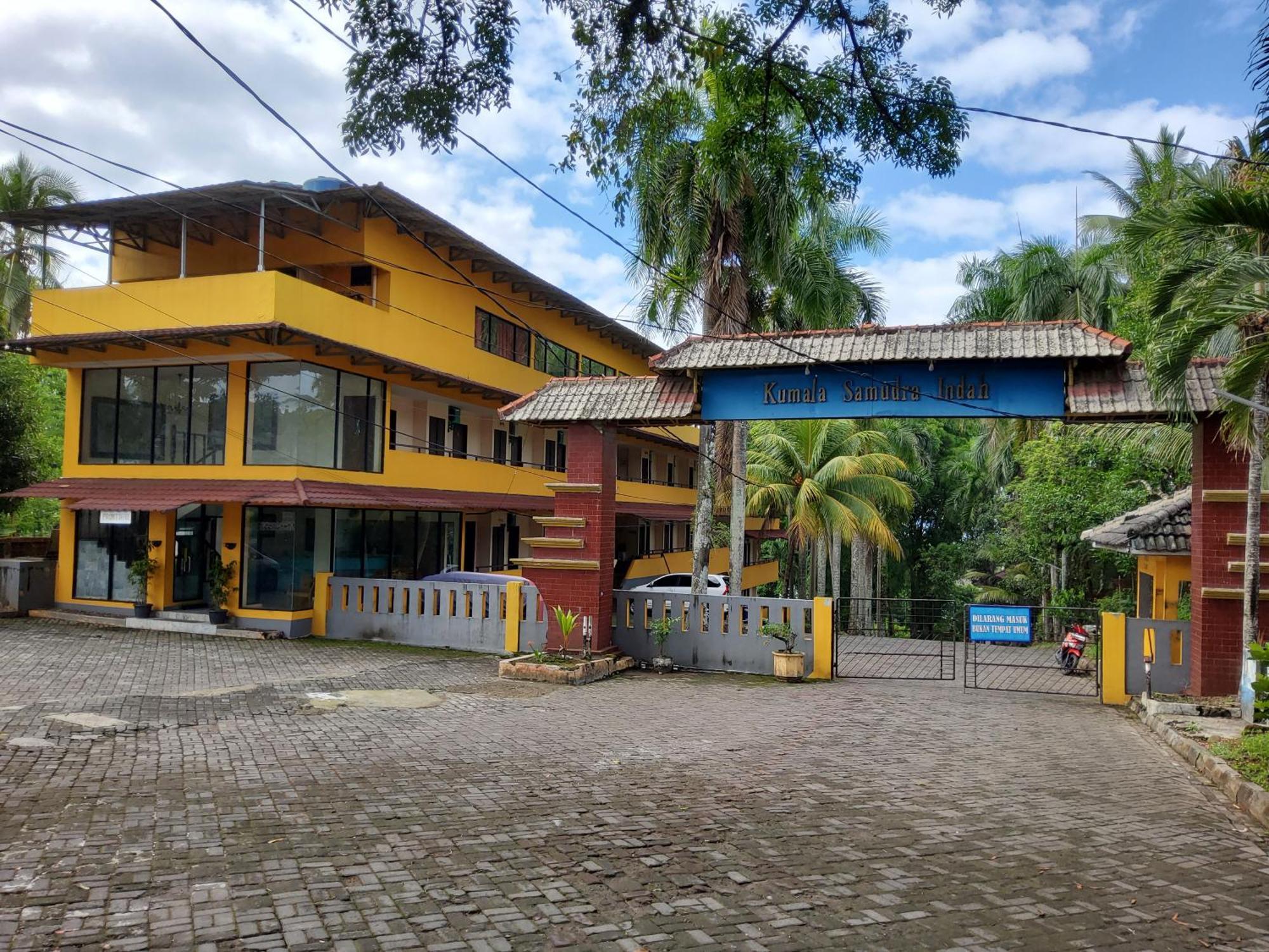 Hotel Kumala Samudra Cikakak Zewnętrze zdjęcie